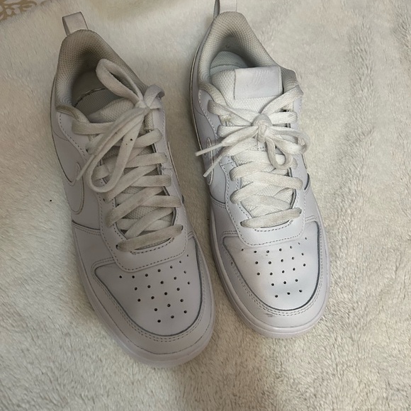 Nike shoes - Picture 3 of 3